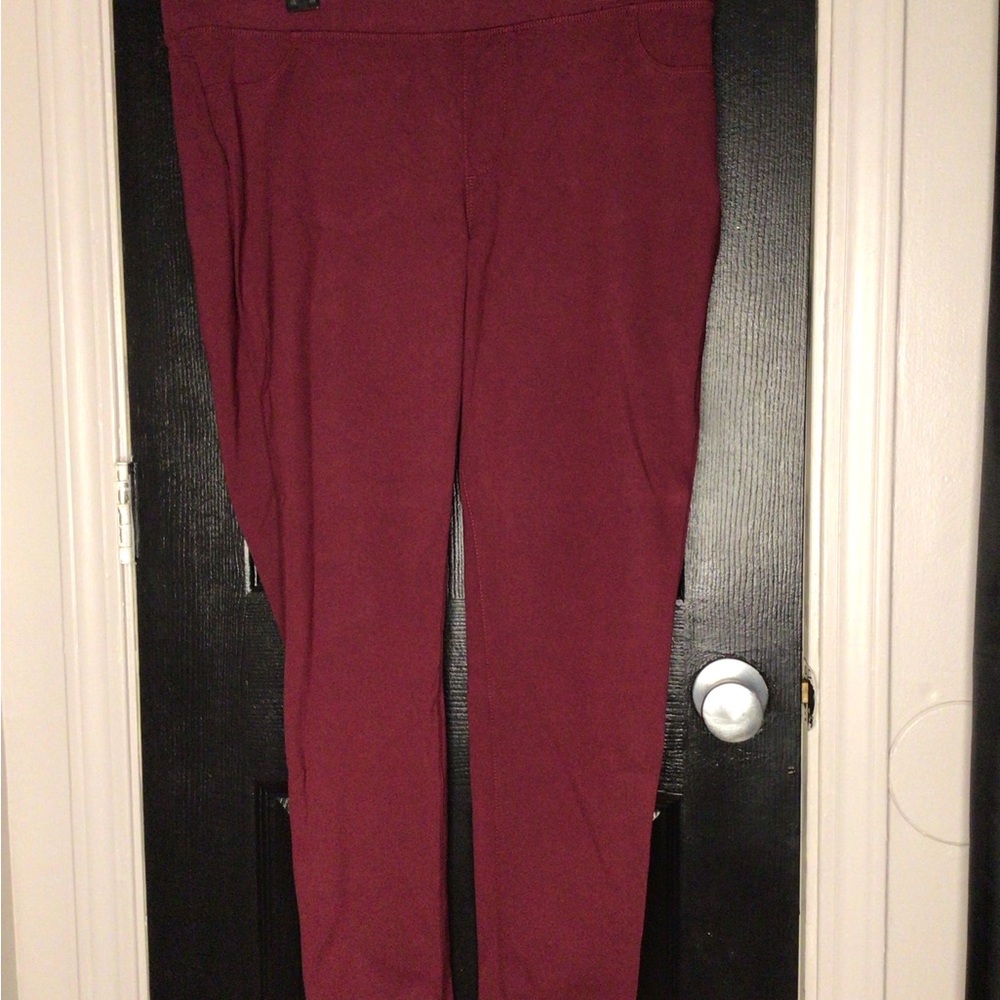 #753. St. John's Bay Red Leggings with Streamlined Fit